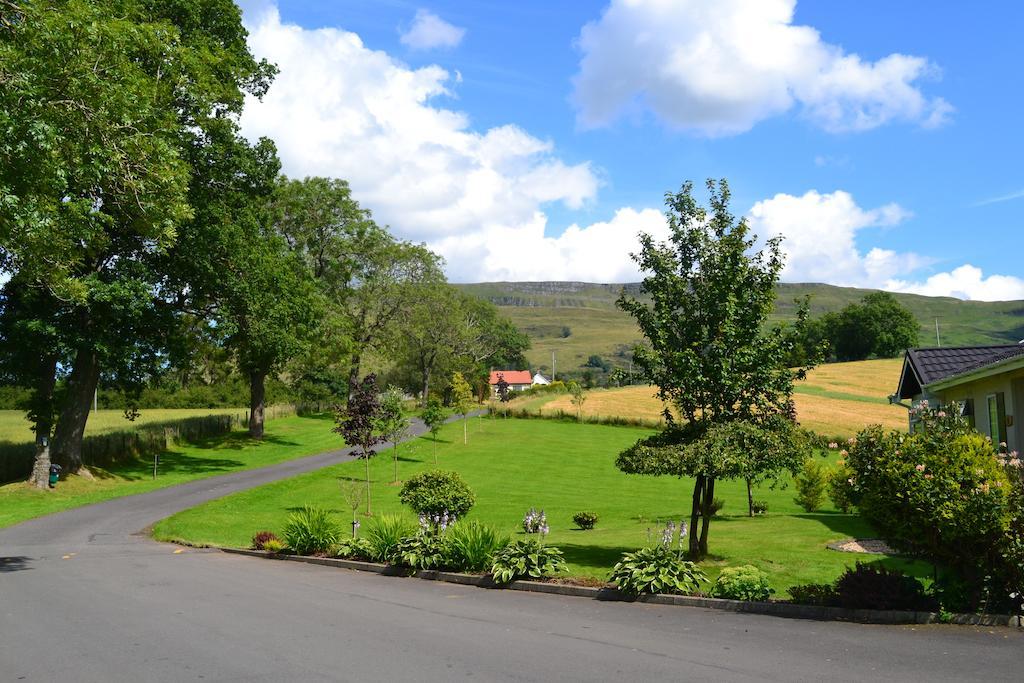 Campsie Glen Holiday Park Fintry ภายนอก รูปภาพ